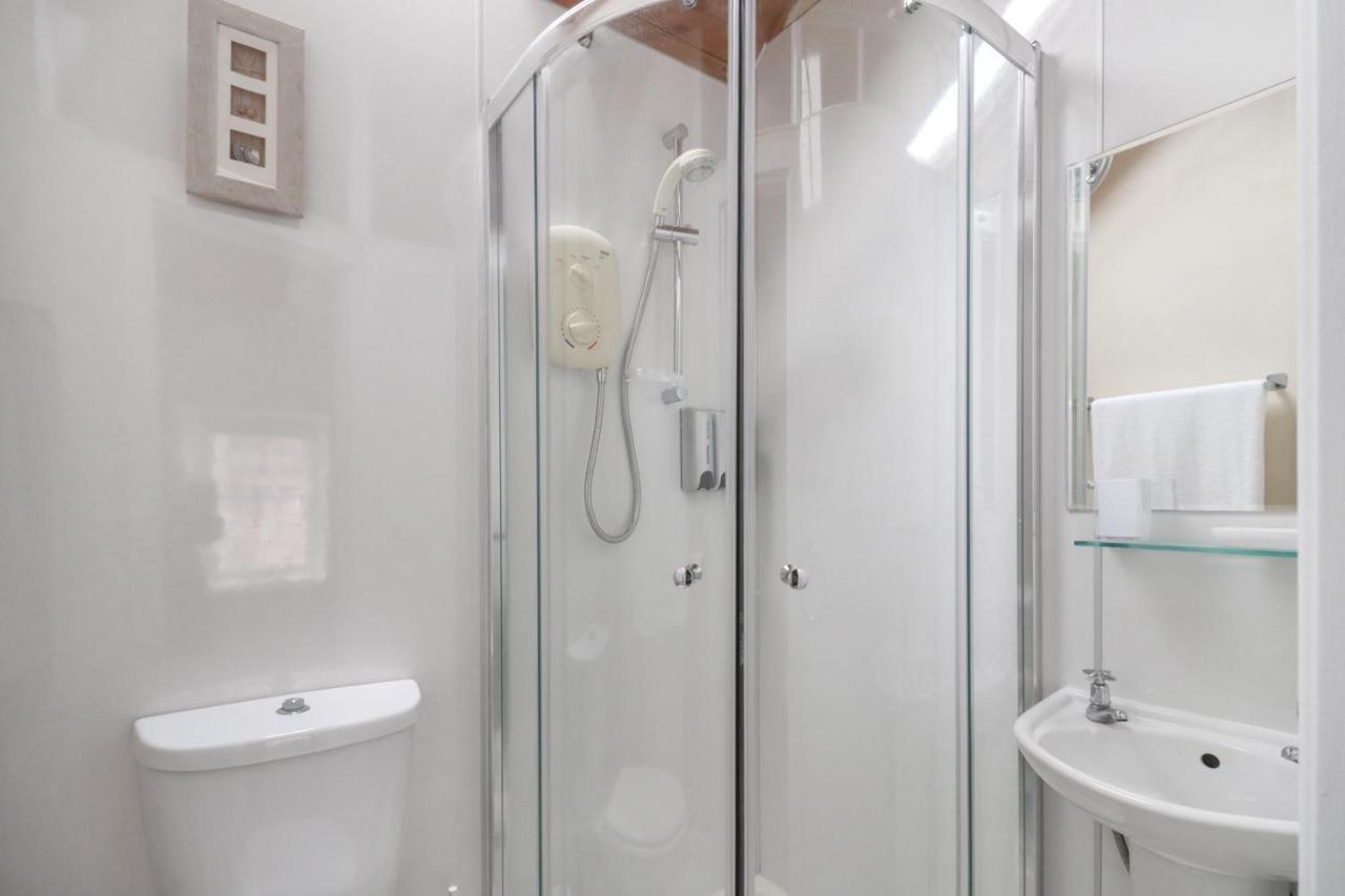 Whinstone Holiday Home In Falkland - Sleeps 8 Экстерьер фото